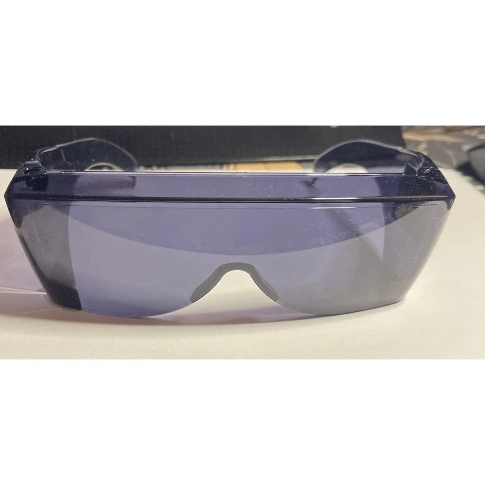 Unbranded solar shield